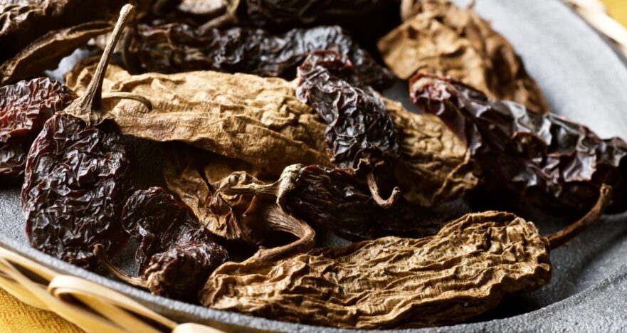 Chipotle Pepper - All about Heat, Flavor, Uses, Substitutes 1 Chipotle pepper